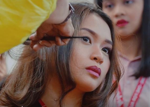 Nu tiep vien hang khong: ‘Toi khong nghi nghe minh lam la sang chanh’ hinh anh