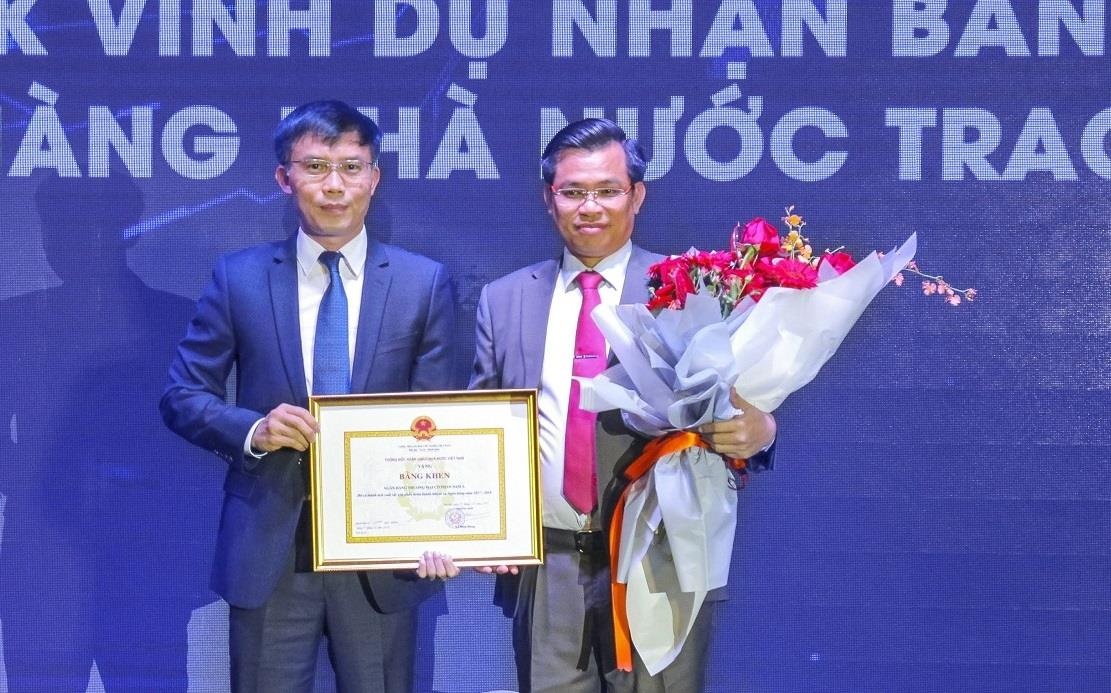 Nam A Bank nhan bang khen cua Thong doc Ngan hang Nha nuoc Viet Nam hinh anh