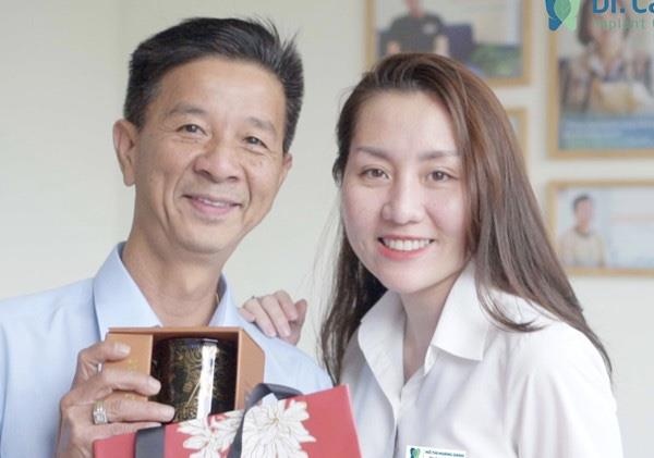 Viet kieu My ve nuoc trong rang Implant de tiet kiem chi phi hinh anh