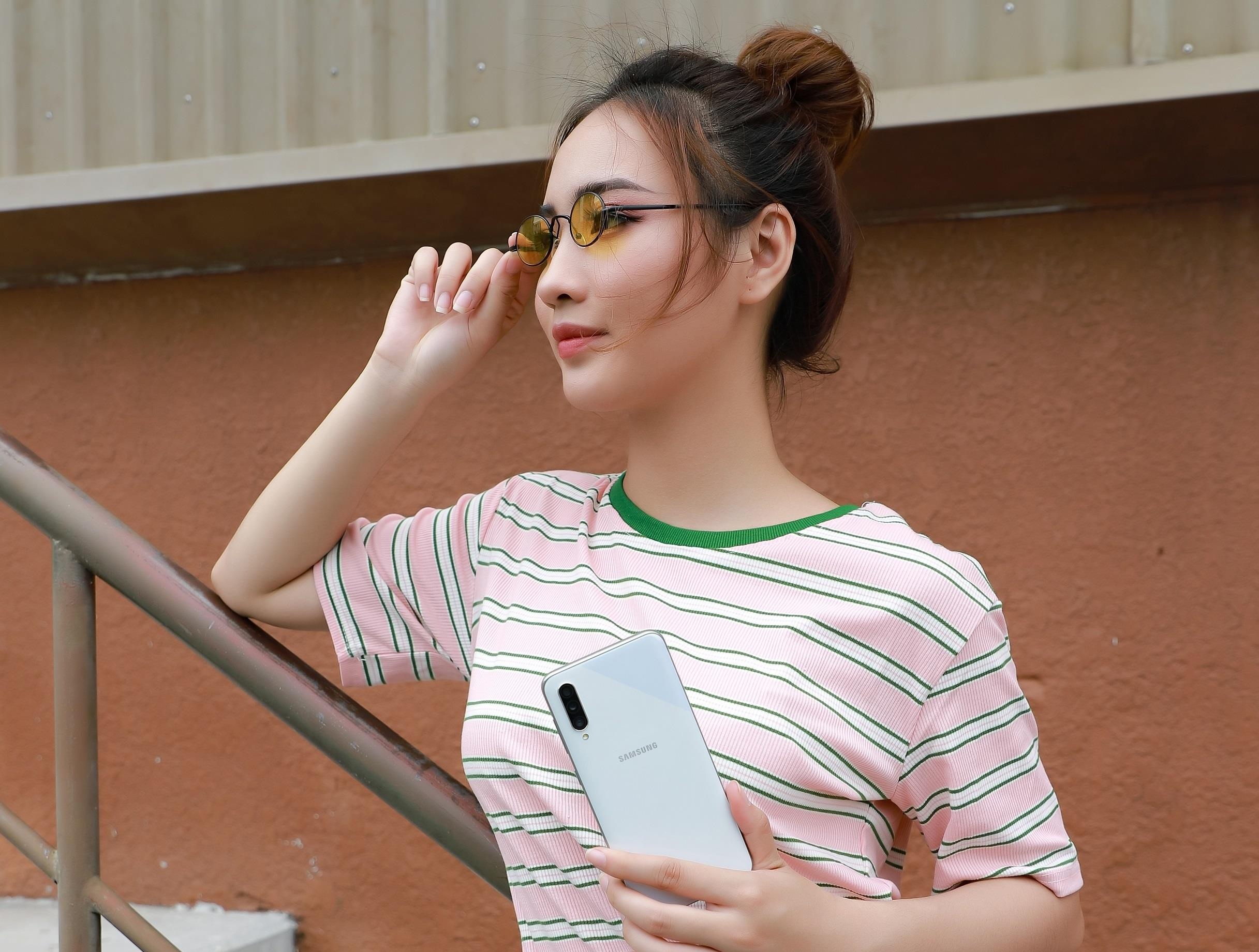 Me mix&match, ban khong nen bo qua phu kien co mat cat kim cuong nay hinh anh