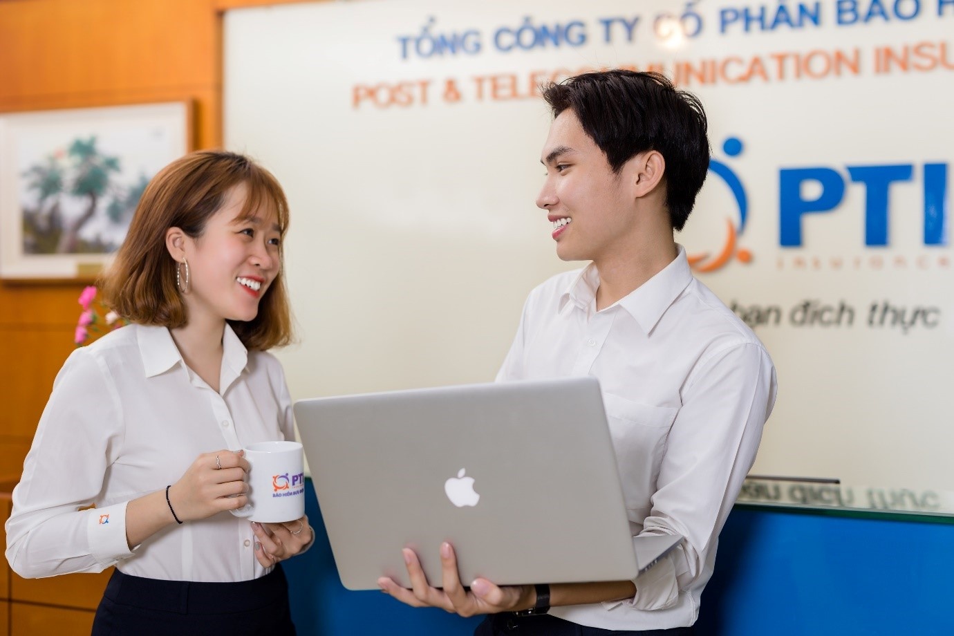 Mua bao hiem Bao An Khang, trung xe SH 125i CSB va iPhone XS Max hinh anh