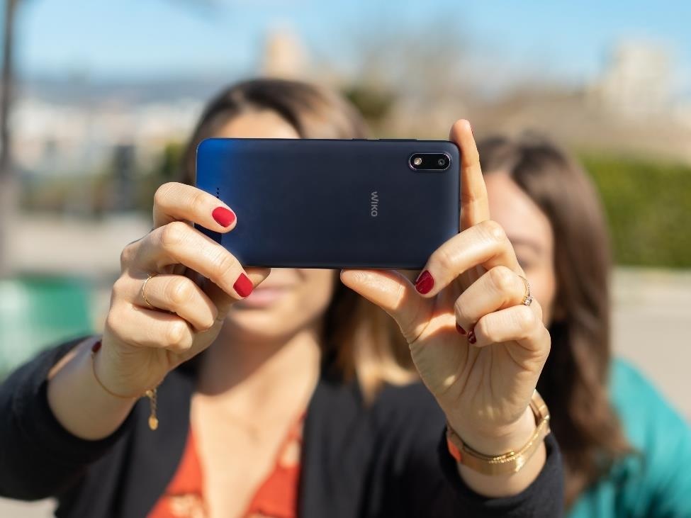 Wiko Y60 - smartphone 4G, man hinh lon, gia 1,3 trieu dong hinh anh