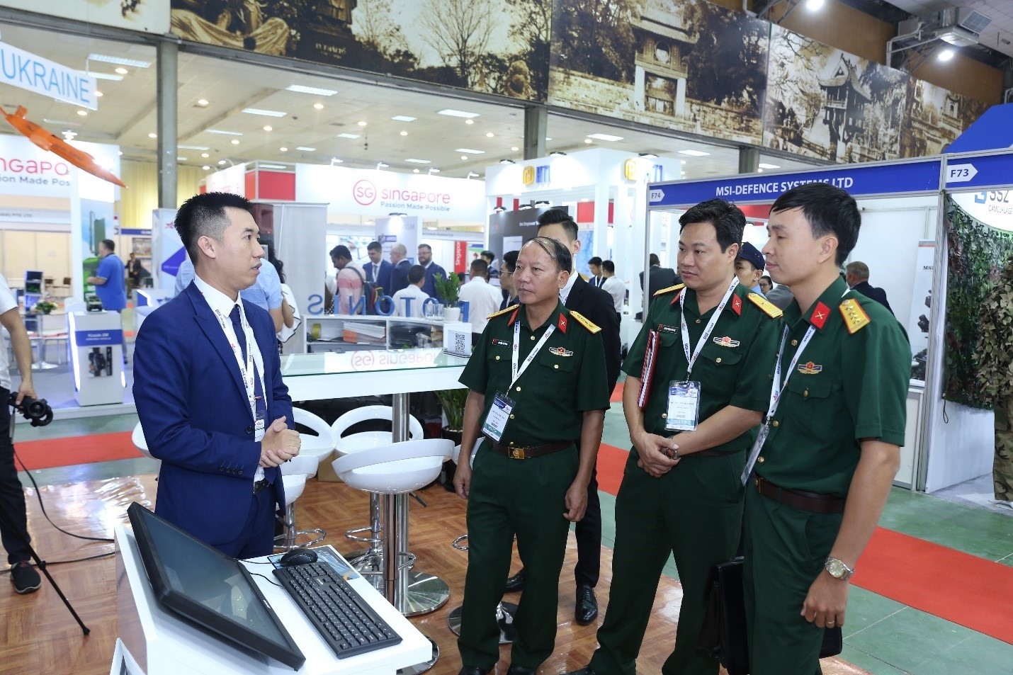 Nhieu giai phap tong the cho trung tam chi huy duoc gioi thieu tai DSE hinh anh