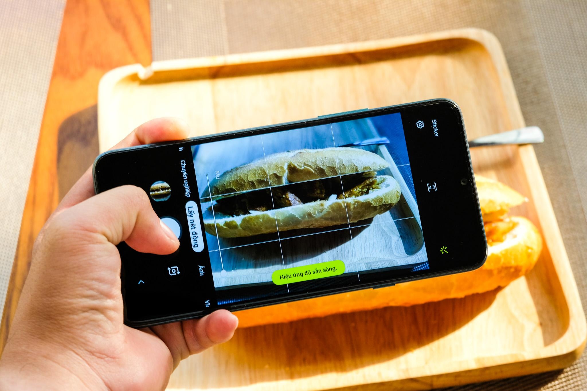 Samsung Galaxy A20s gia re anh 3