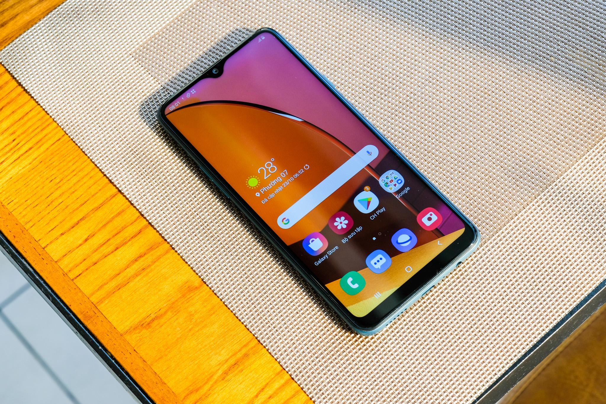 Galaxy A20s - smartphone co 3 camera gia mem nhat cua Samsung hinh anh