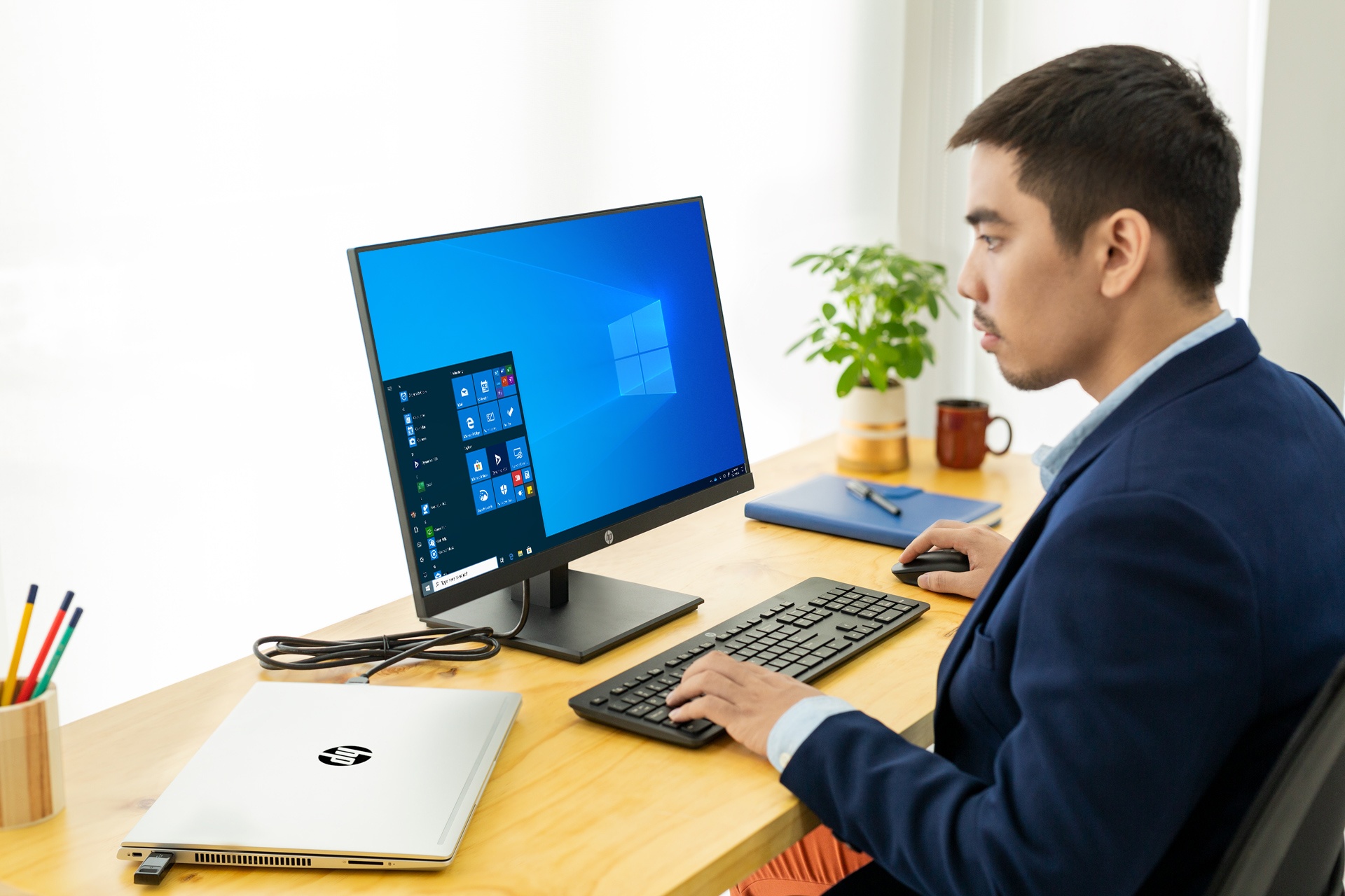 Startup chon laptop nao de tiet kiem chi phi? hinh anh