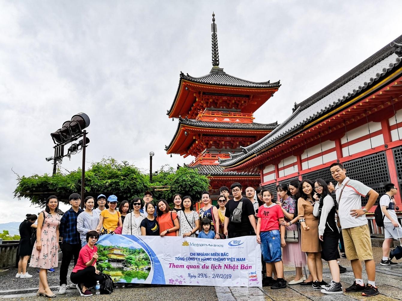 Dat tour tai Blue Sky Viet Nam, nhan uu dai den 4 trieu dong hinh anh