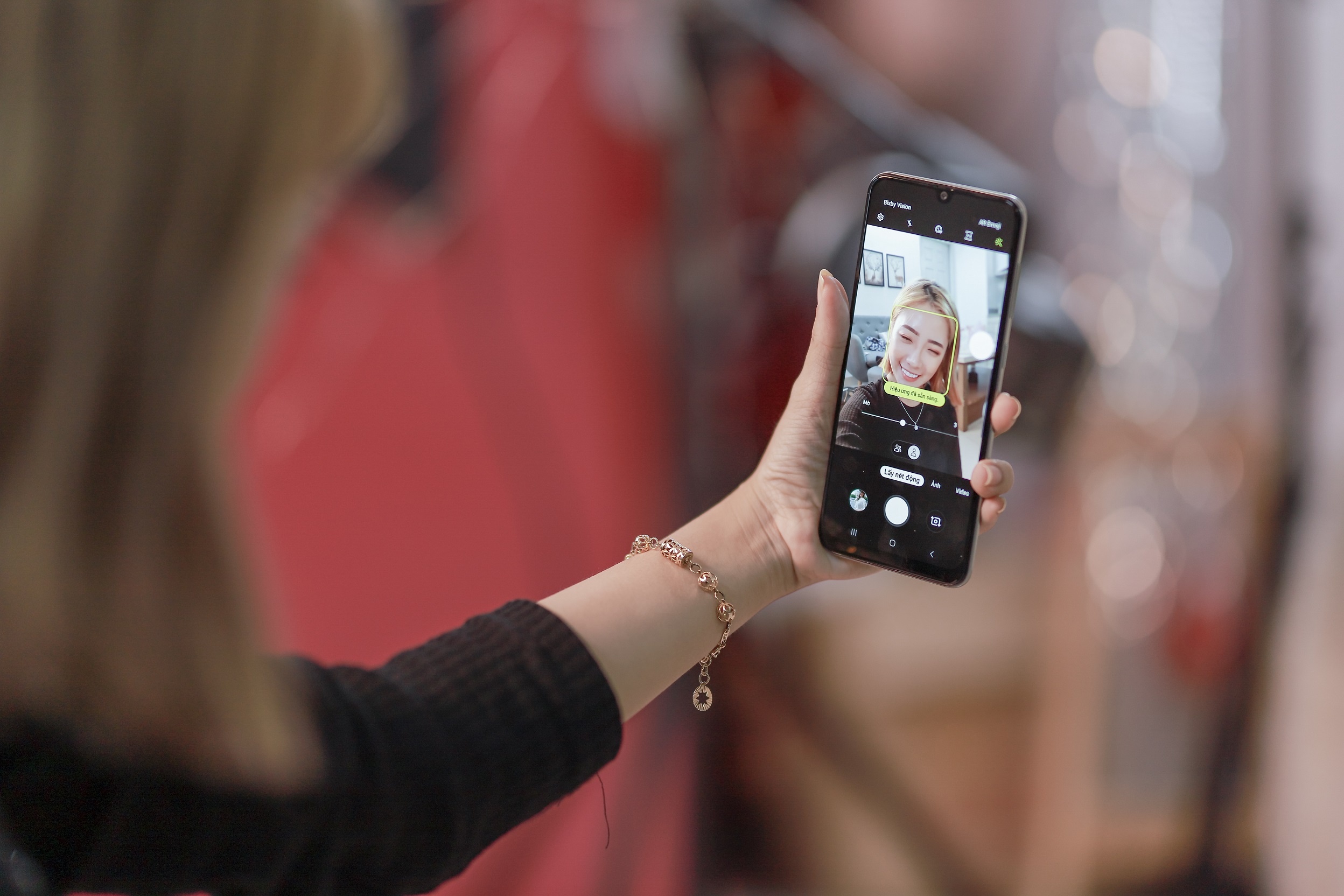 Smartphone choi game Galaxy A50s anh 5