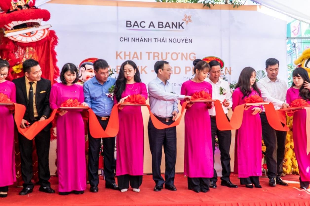 Ngan hang Bac A khai truong diem giao dich thu 2 tai Thai Nguyen hinh anh