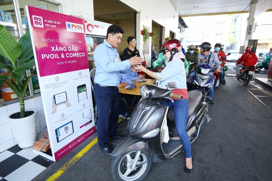 Nho nhung chuong trinh hoan tien, gioi tre dan tu bo tien mat hinh anh