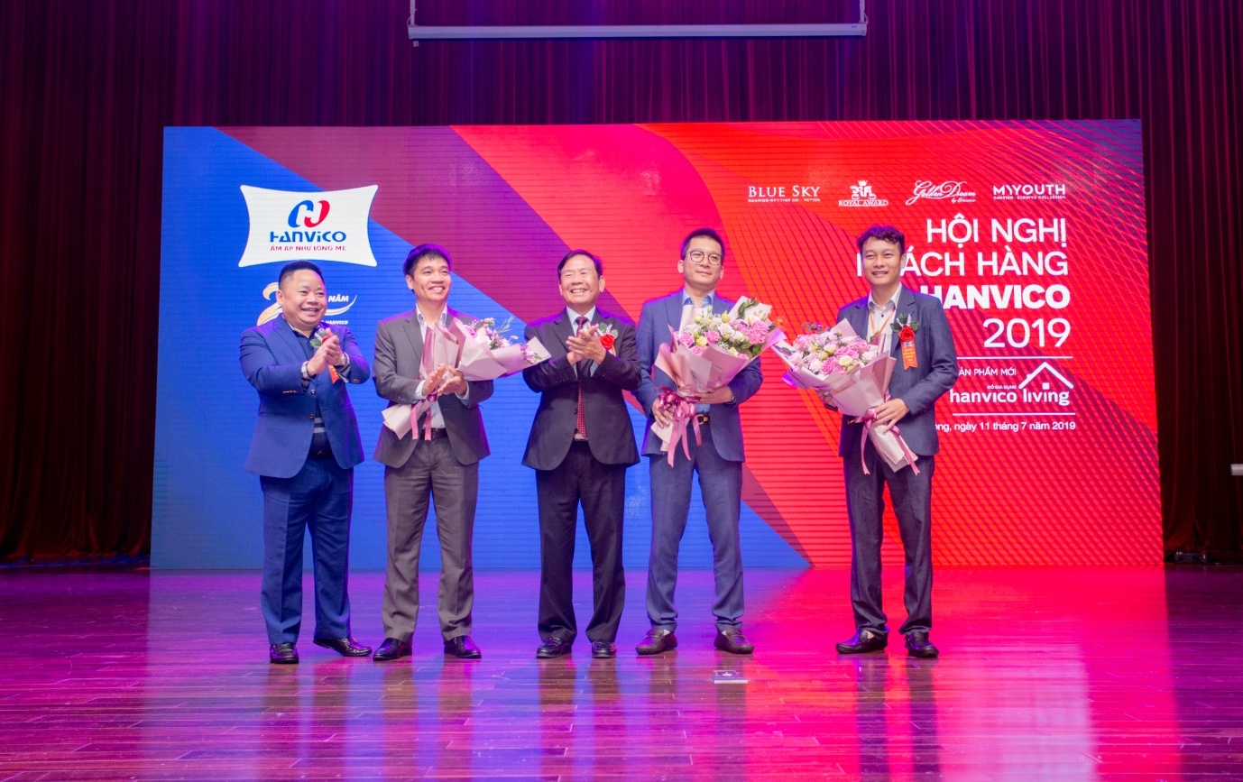 Cau chuyen dang sau thuong hieu Viet 20 nam tuoi hinh anh