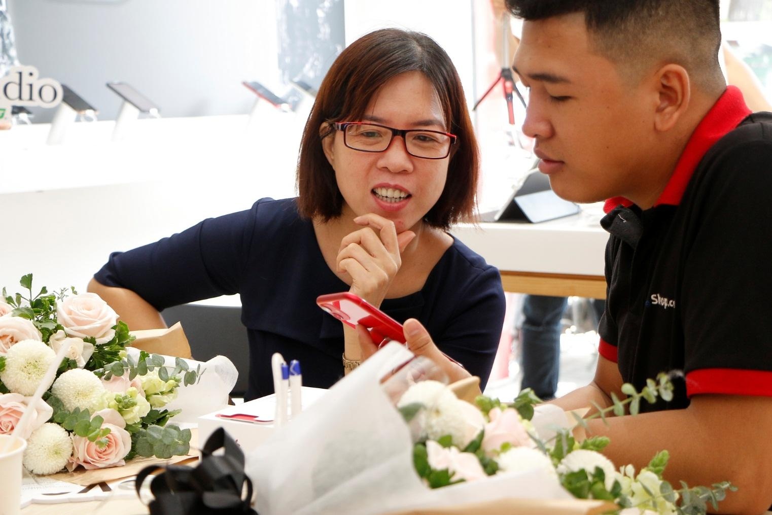 Hon 12.300 chiec iPhone 11 series duoc dat truoc tai FPT Shop hinh anh