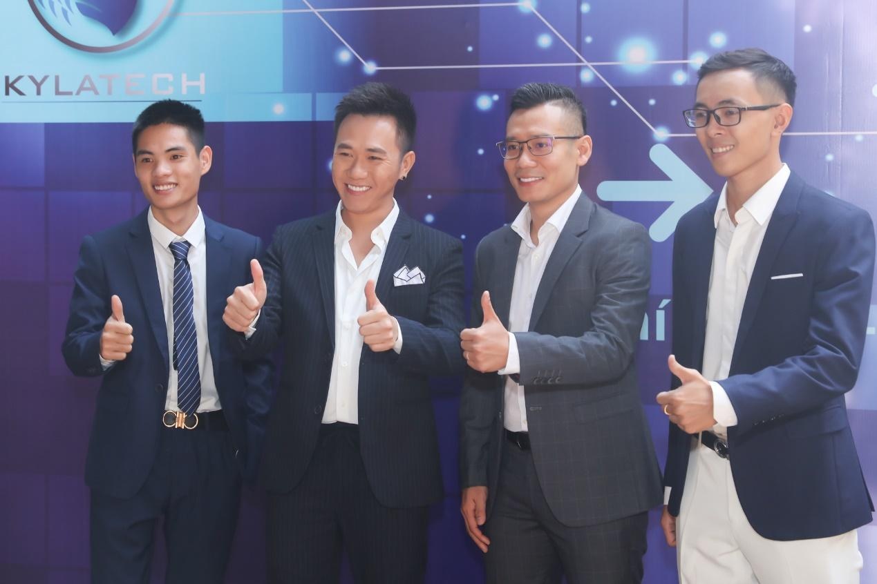 Dien vien hai Anh Duc lam giam doc truyen thong cong ty marketing hinh anh