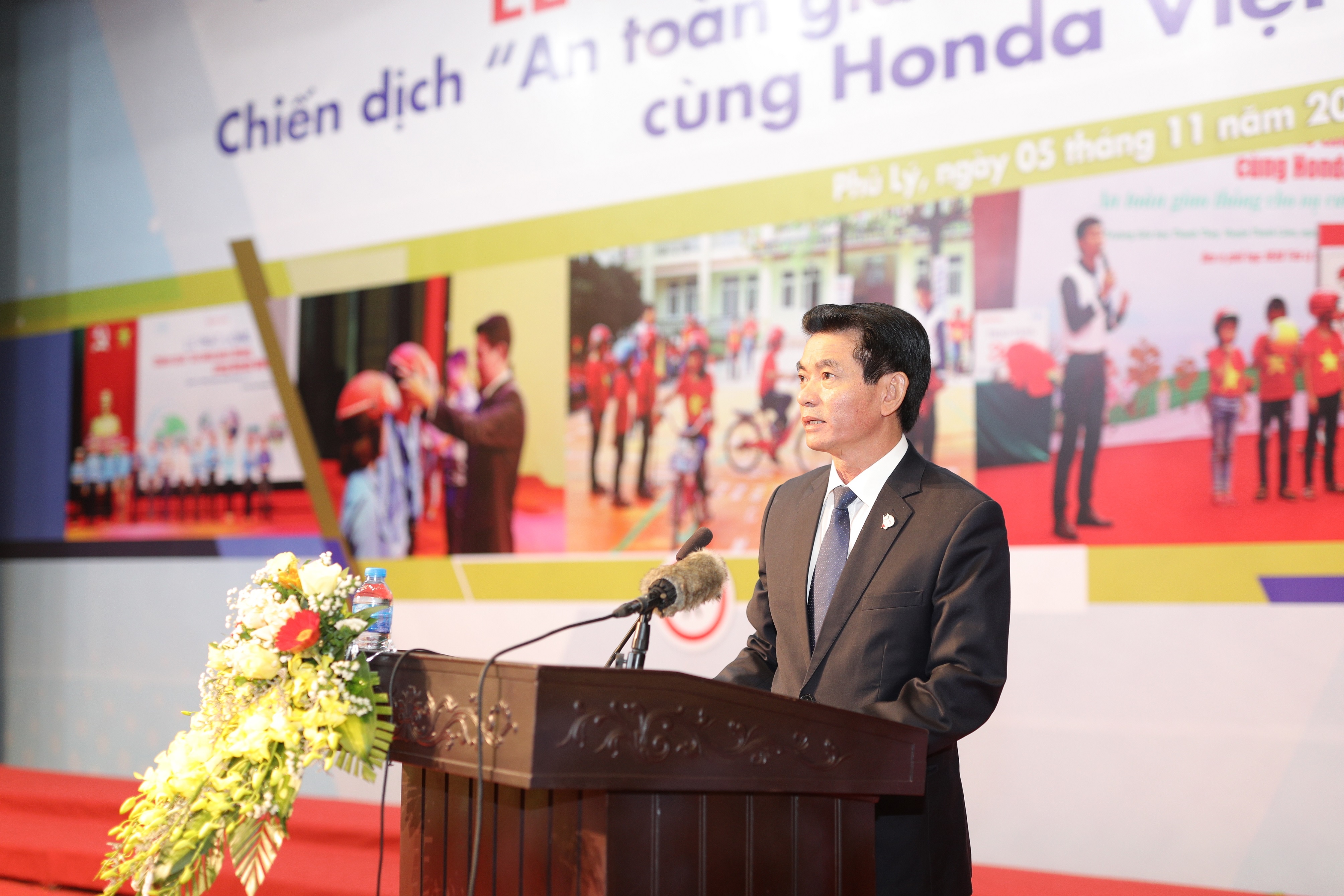 Honda phoi hop phat dong chien dich an toan giao thong tai Ha Nam hinh anh