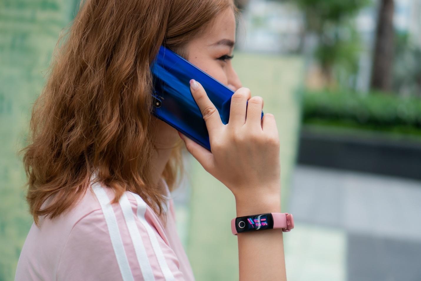 Mua vong deo tay thong minh Honor gia chi 599.000 dip sale 11/11 hinh anh