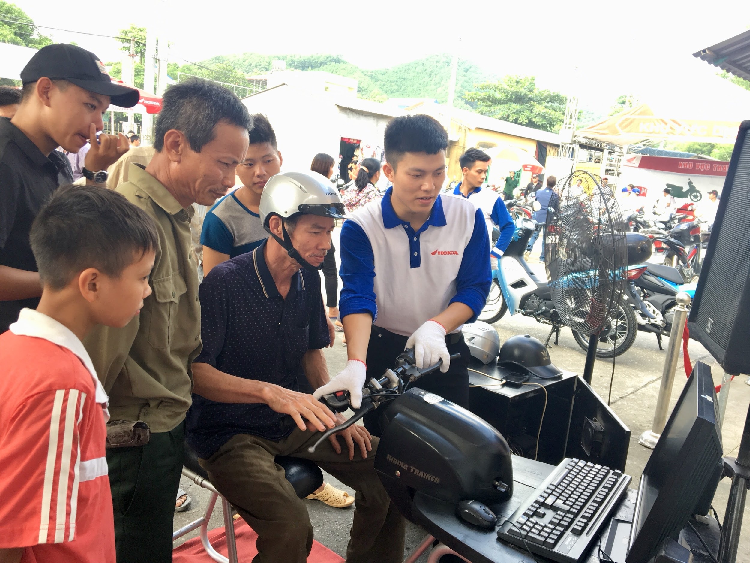 Honda VN tuyen duong dai ly xuat sac trong dao tao lai xe an toan hinh anh