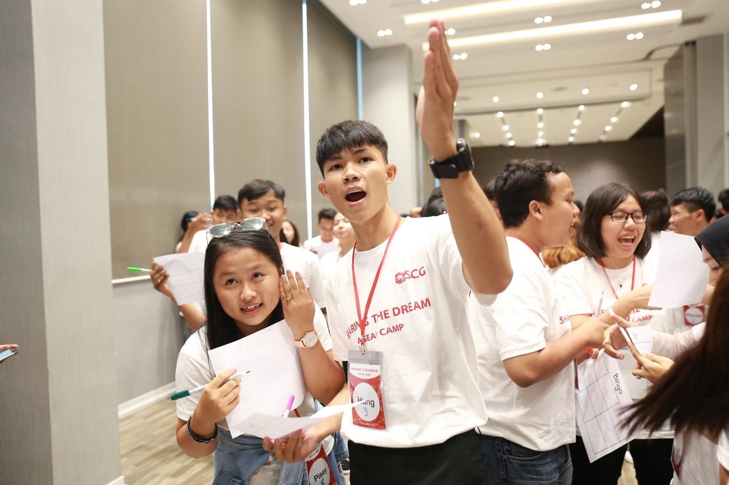 Hang nghin ban tre truong thanh hon tu chuong trinh hoc bong cua SCG hinh anh