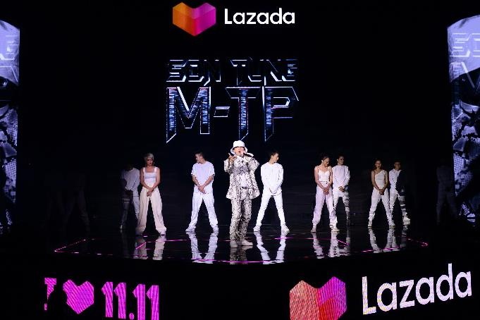 Dem nhac Lazada hut nguoi xem gap 4 lan suc chua san van dong My Dinh hinh anh