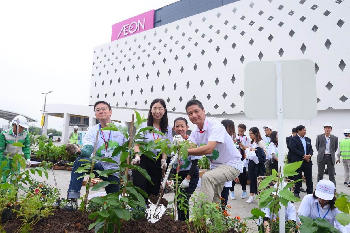 Hon 1.000 nguoi tham gia trong cay phu xanh TTTM tai Ha Dong hinh anh