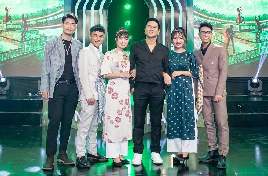 Ho Hoai Anh cung cac hoc tro lan dau doi mat thu thach sang tac hinh anh