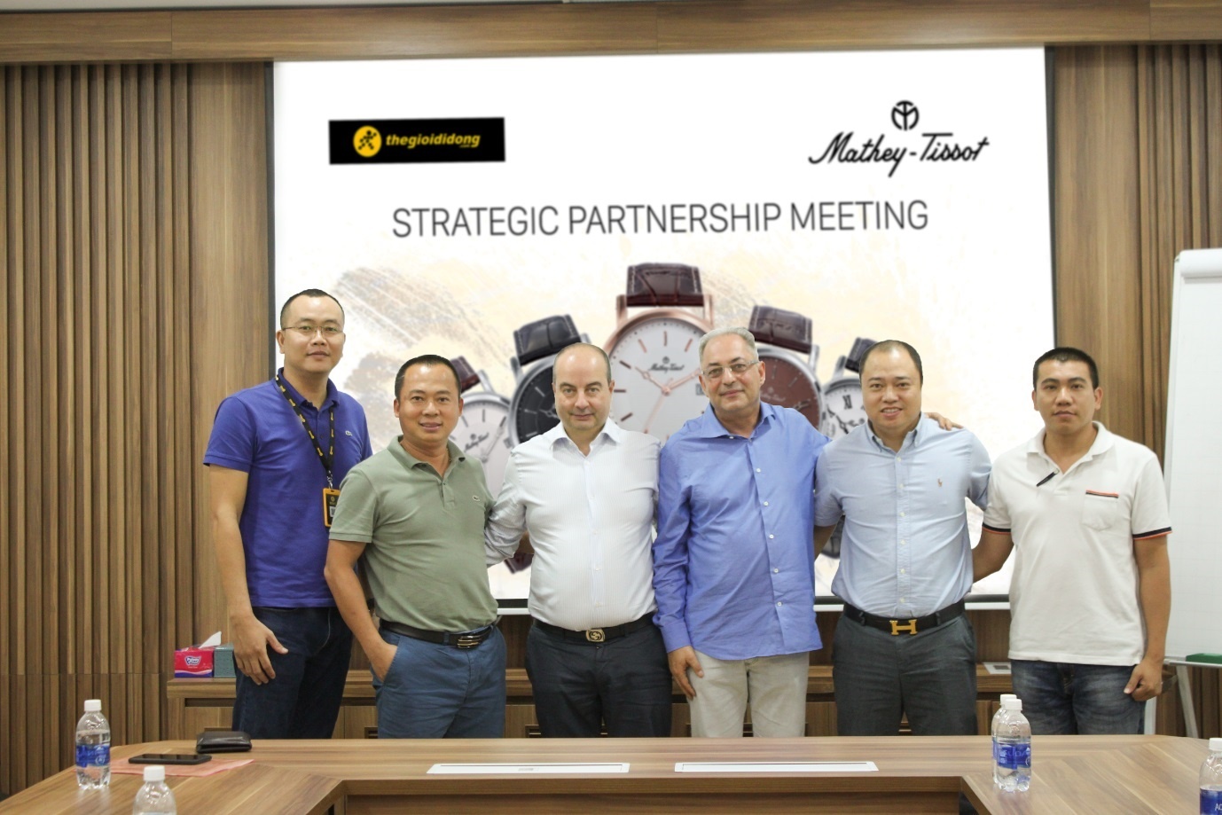 Ban dong ho so luong lon, TGDD lot vao tam ngam cua Mathey-Tissot hinh anh