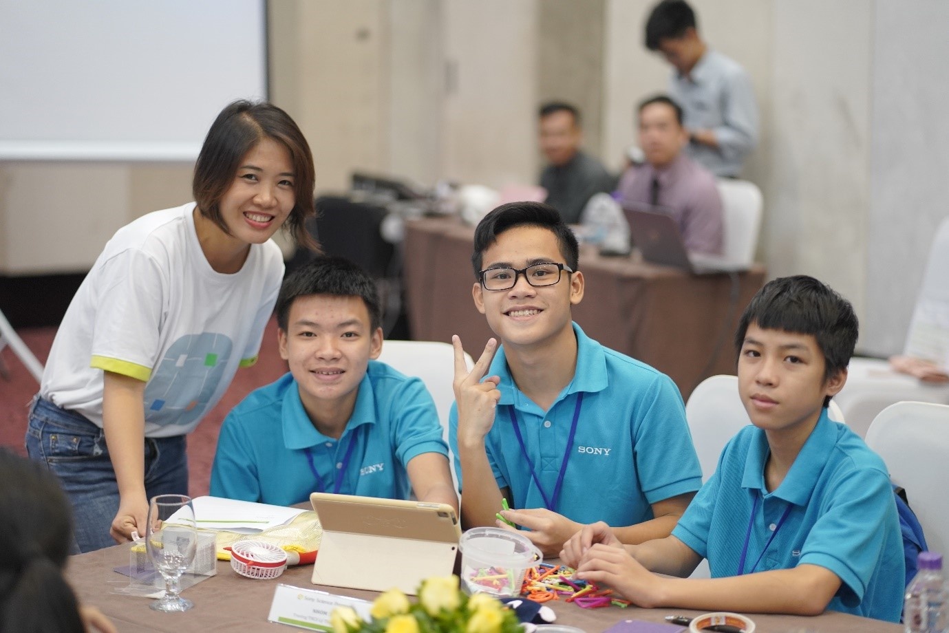 Hoc sinh Da Nang lan dau trai nghiem cong nghe cam bien MESH tu Sony hinh anh