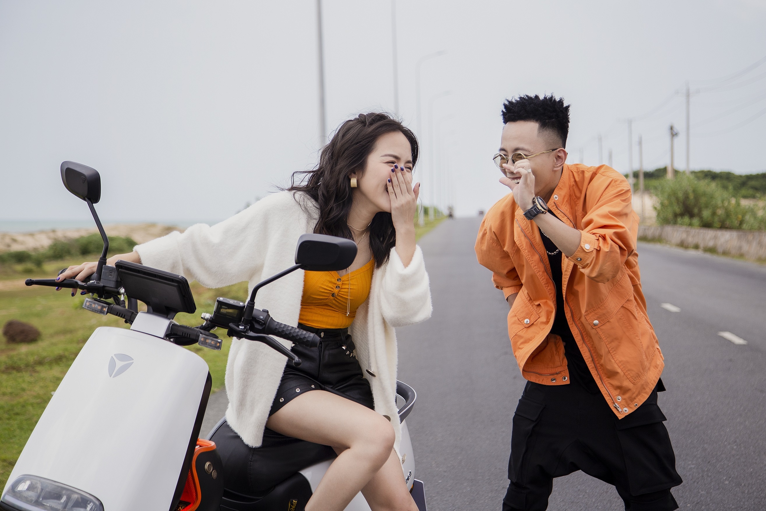 Chau Bui, Phuong Ly va dan sao xuat hien trong trailer ra mat xe Yadea hinh anh