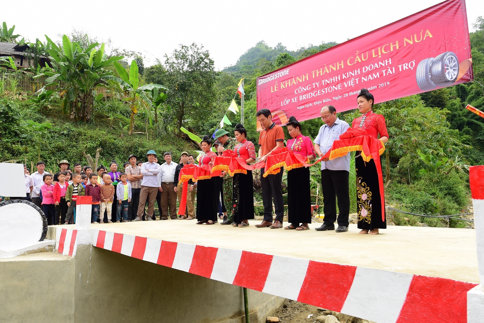 xay cau vung lu anh 2