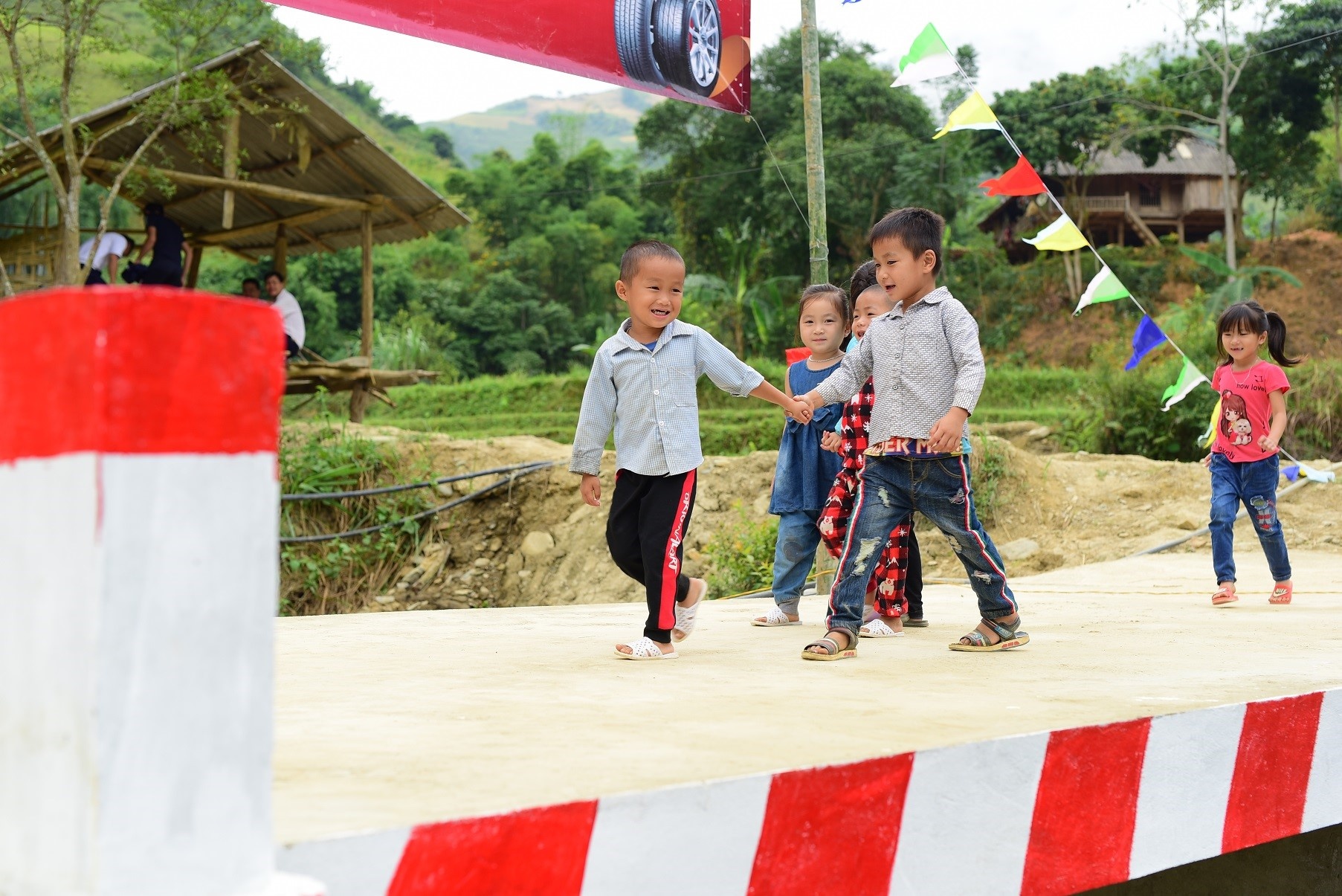 xay cau vung lu anh 6