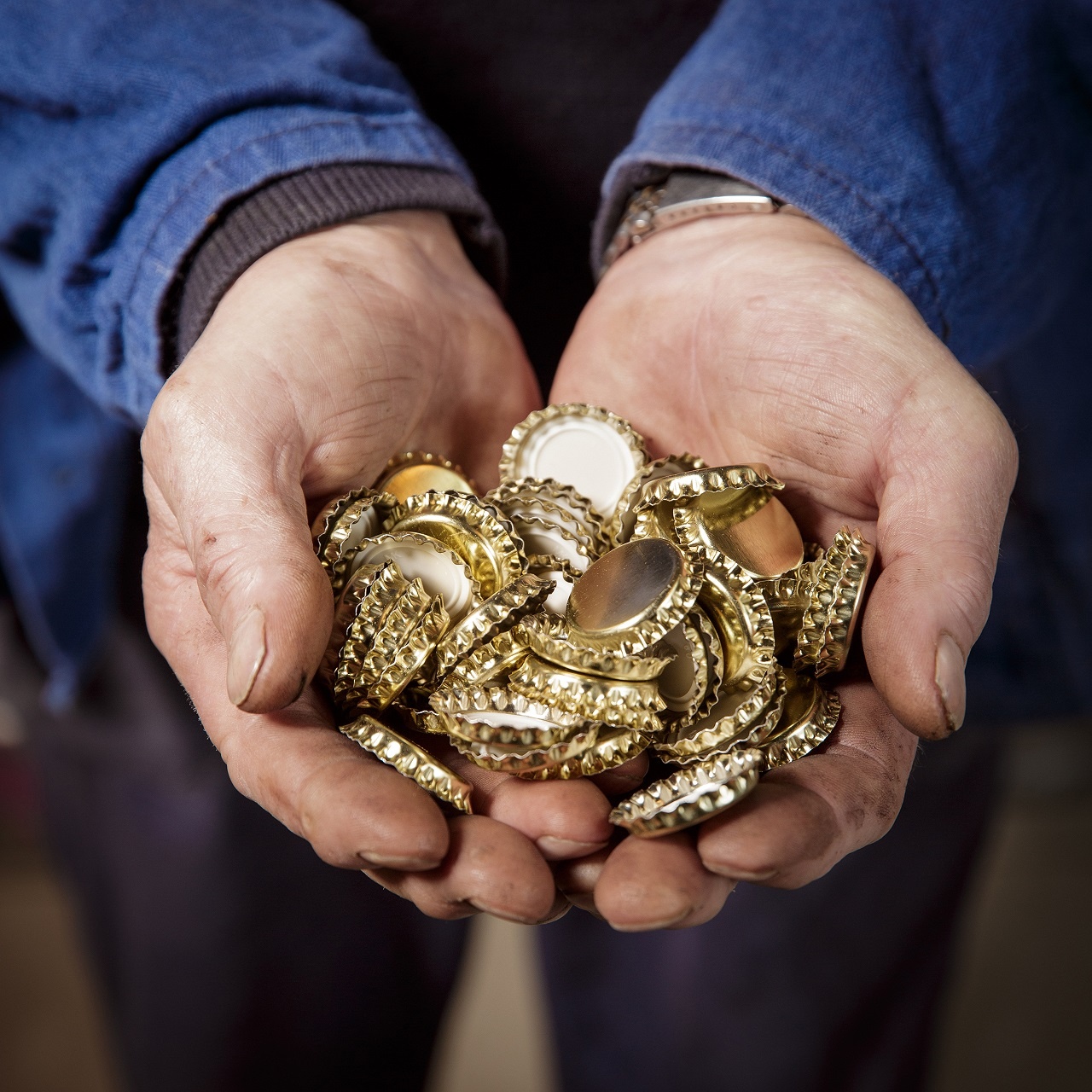 Tu y tuong bat kha thi den cay cau bang nap chai ngoai doi thuc hinh anh