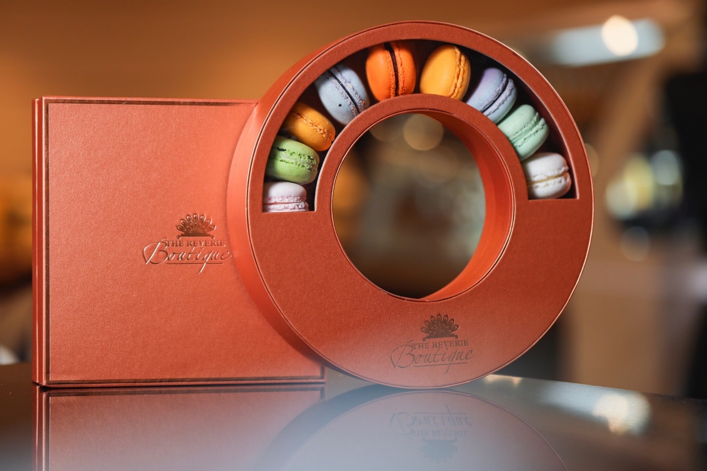 The Reverie Boutique tao an tuong voi dien mao va huong vi moi hinh anh