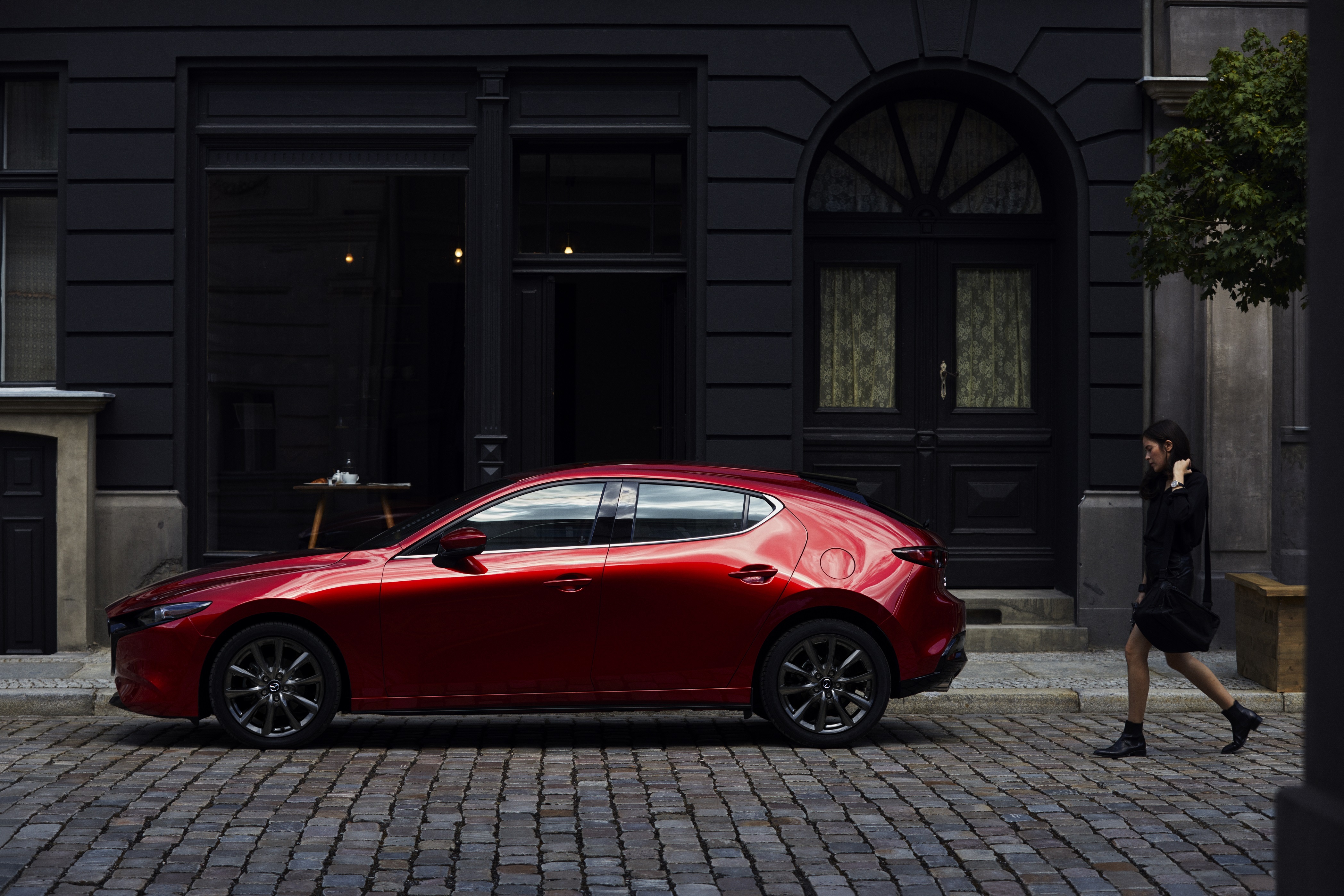 Mazda3 the he moi lien tiep nhan 2 giai xe cua nam hinh anh