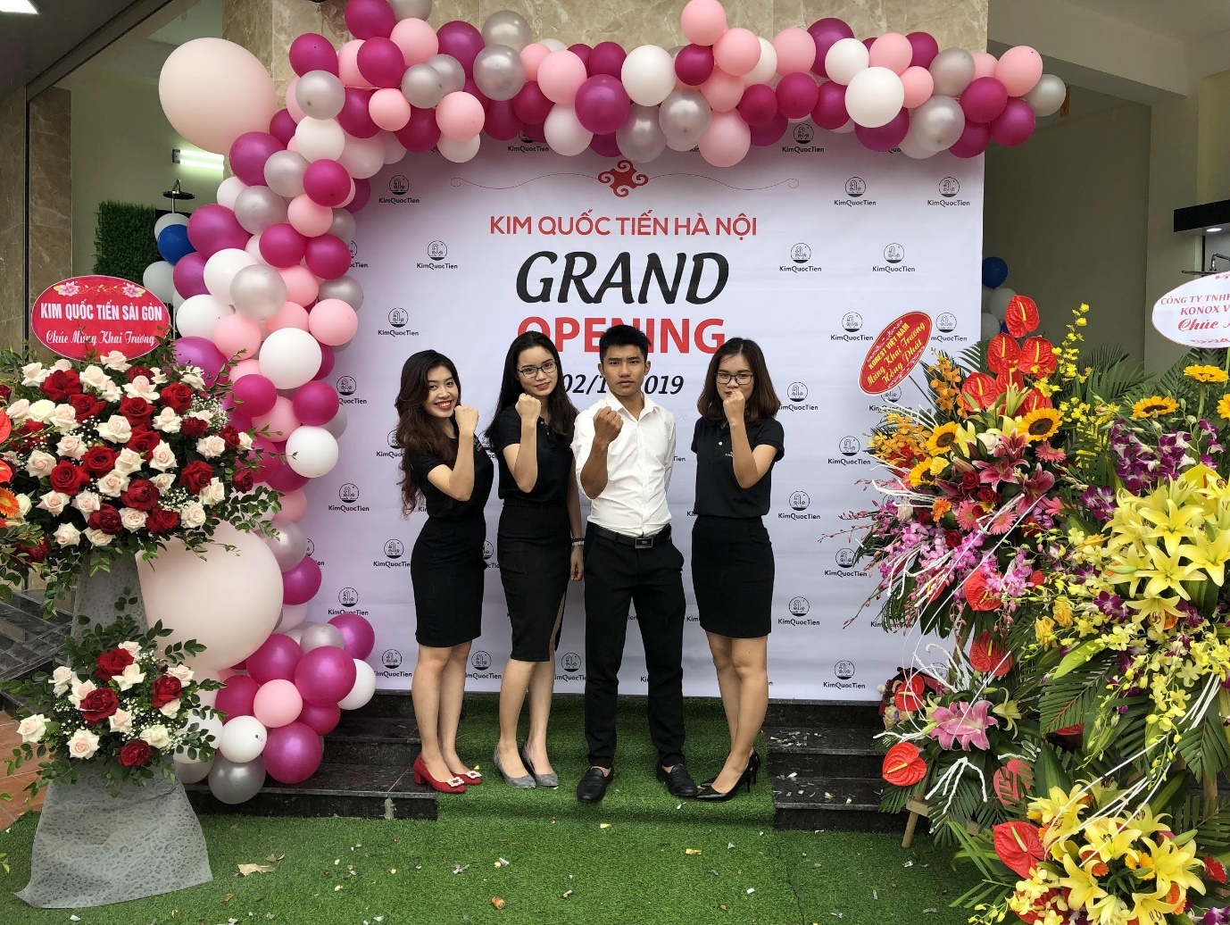 Kim Quoc Tien khai truong showroom thu 2 tai Ha Noi hinh anh