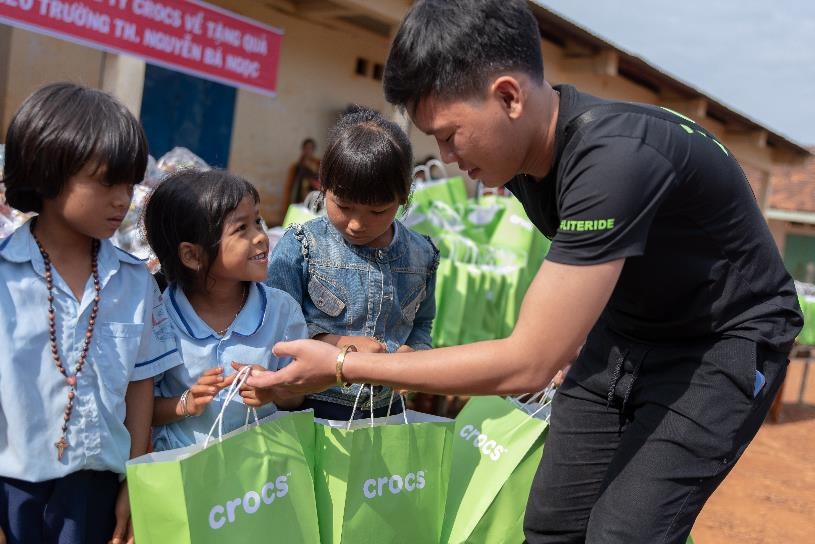 Crocs Viet Nam anh 8