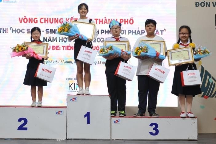 Hon 350.000 hoc sinh, sinh vien hao hung tham gia hoi thi phap luat hinh anh