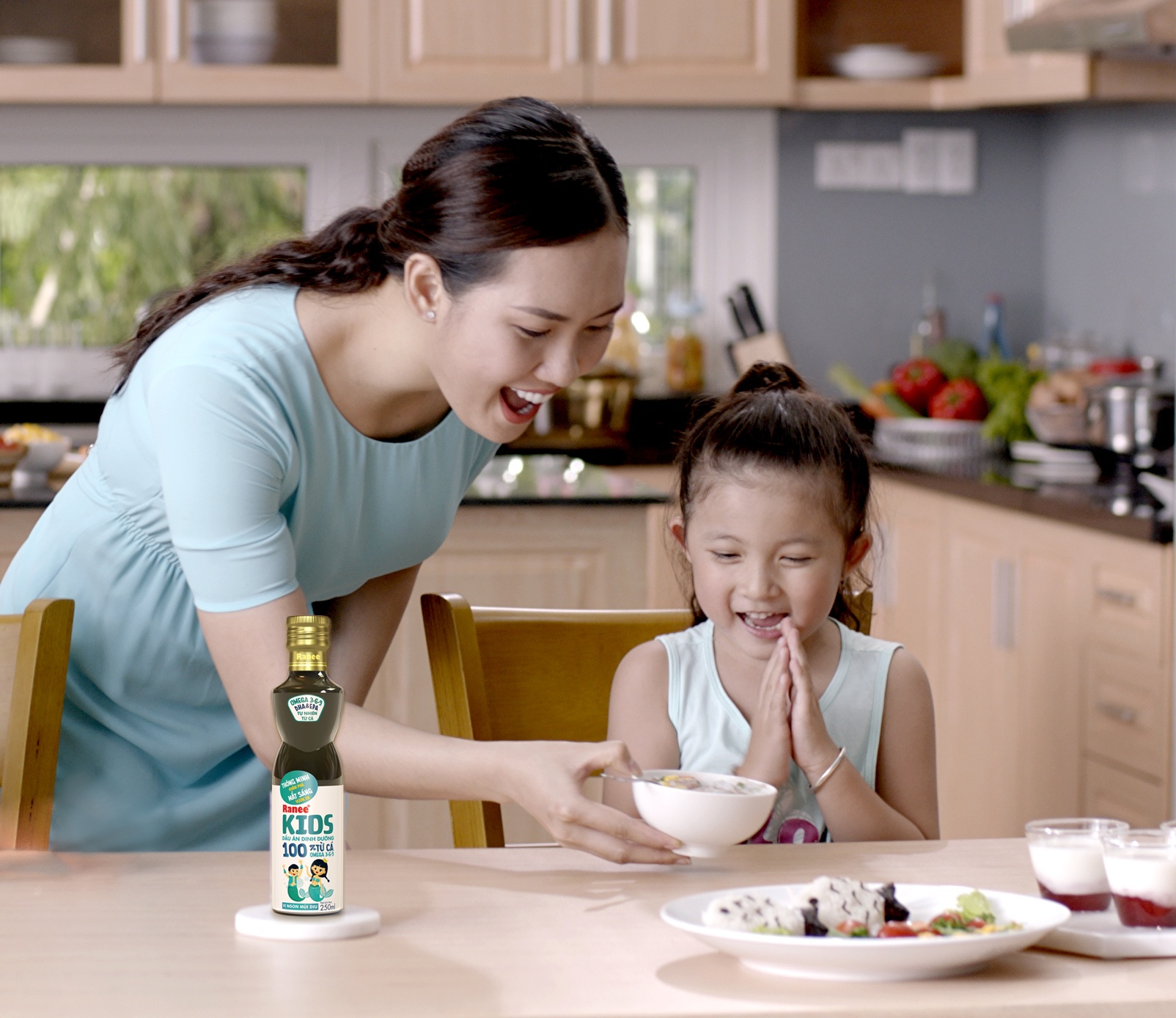 Chuyen gia noi gi ve viec bo sung duong chat tu ca cho tre? hinh anh