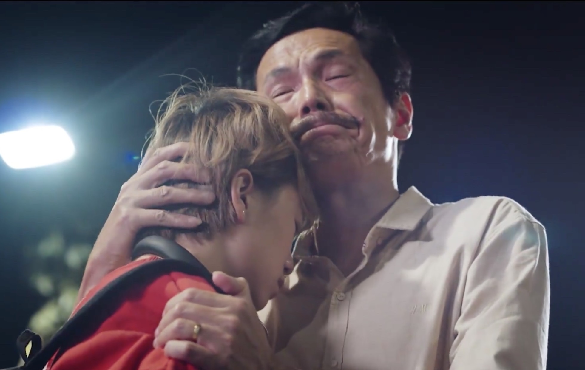 'Gia dinh quoc dan' tai xuat trong clip moi day cam dong hinh anh