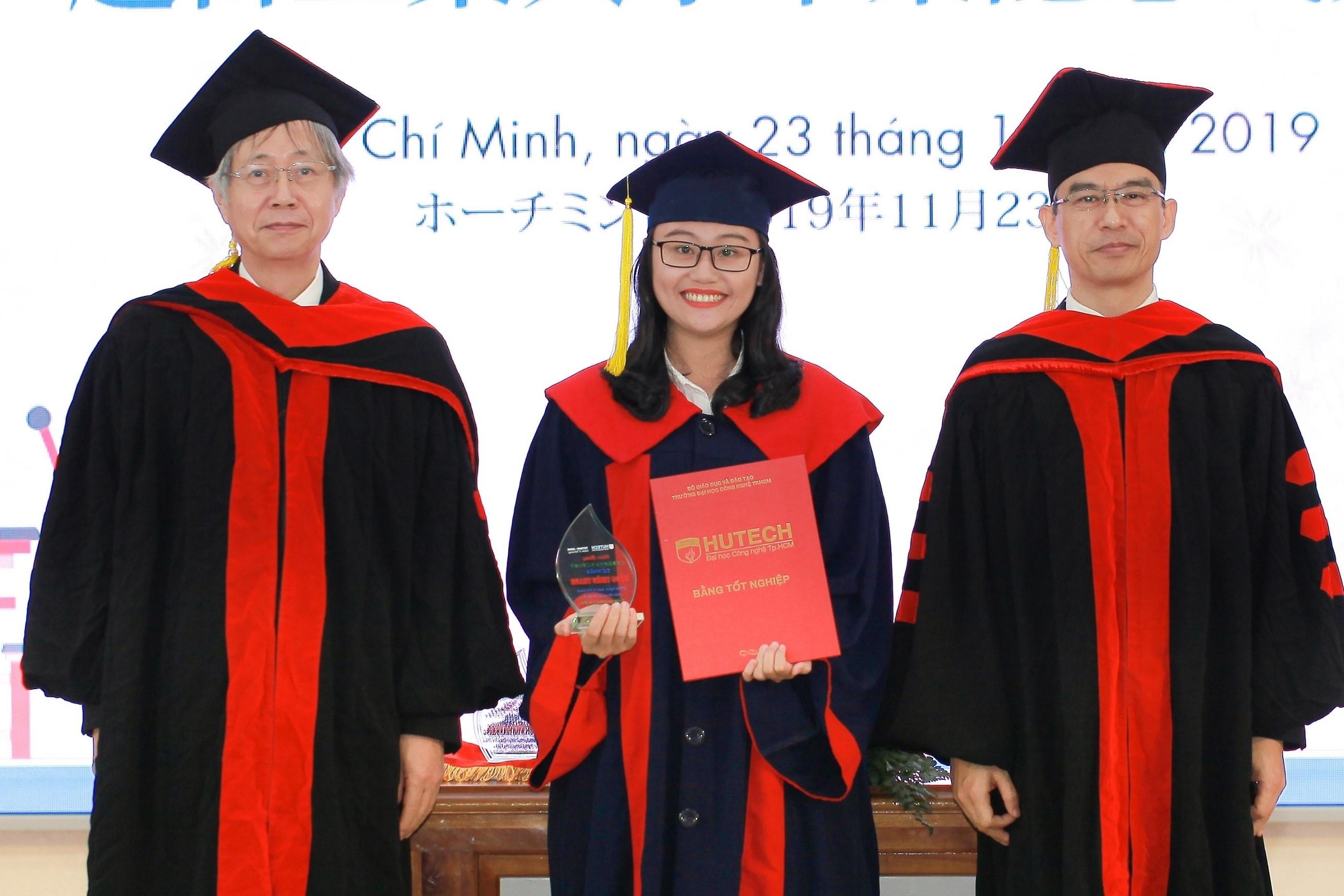 Le tot nghiep cua nhung cu nhan chuan Nhat khoa I tai Hutech hinh anh