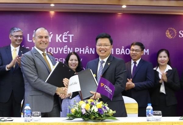 Sun Life Viet Nam hop tac phan phoi bao hiem qua TPBank hinh anh