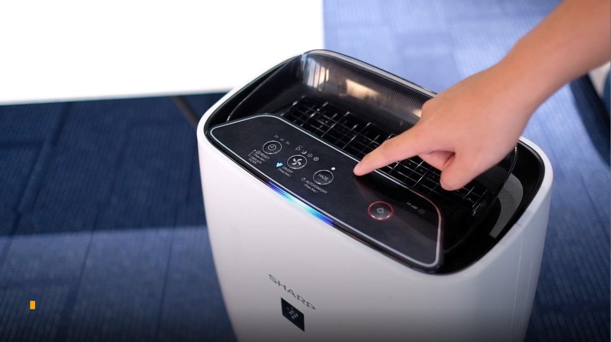 Dung thu may loc khong khi gia 4 trieu cua Sharp hinh anh