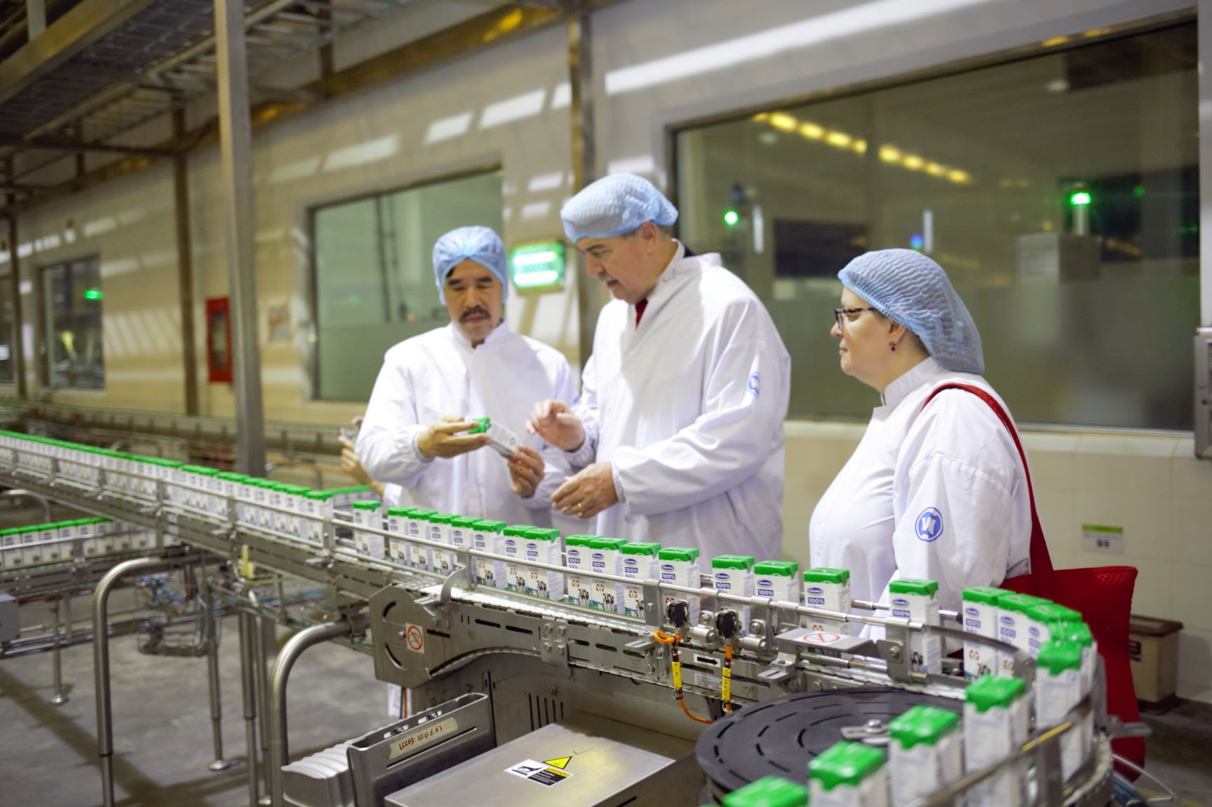 nha may sua Vinamilk anh 2