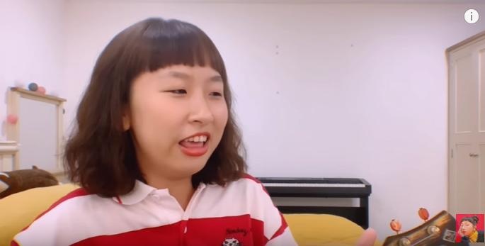 E lau nam, Trang Hy van lac dau khi nhin thay doi tay cua crush hinh anh