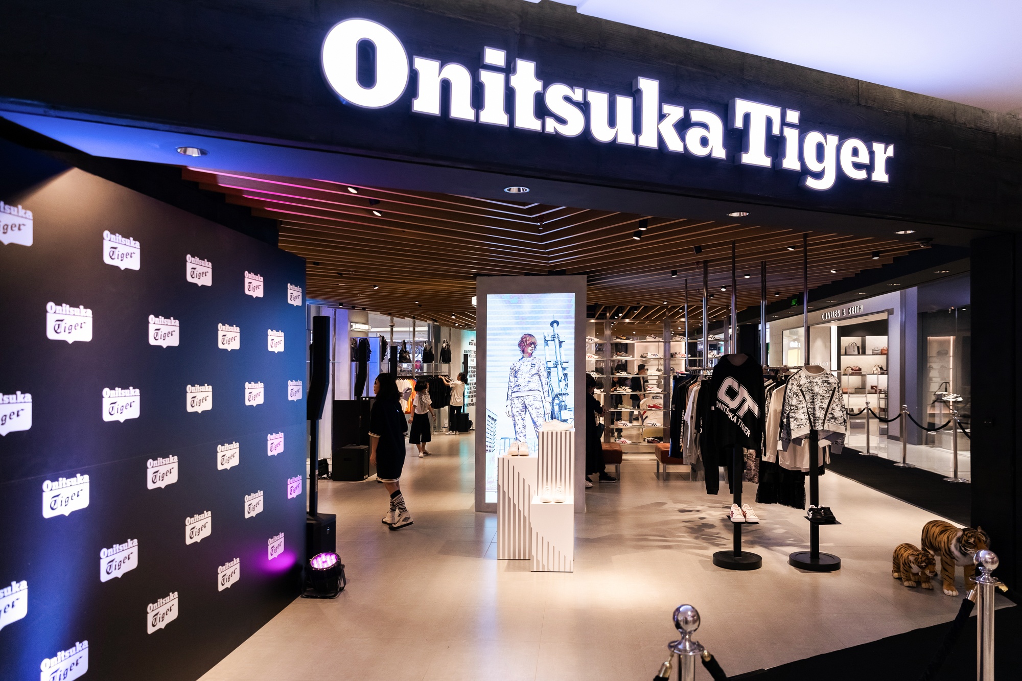 Gil Le,  Mlee anh 11