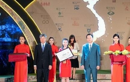 Nhung no luc giup Coca-Cola VN vao top 2 DN phat trien ben vung hinh anh