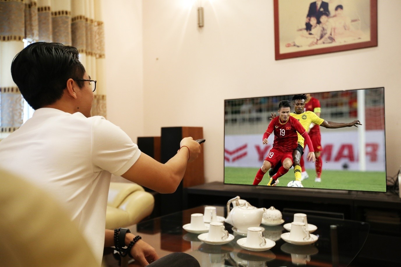 Binh luan vien chon TV xem bong da theo tieu chi nao? hinh anh