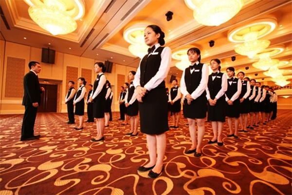 Tham quan khach san 5 sao, kham pha nganh hoc giau tiem nang hinh anh