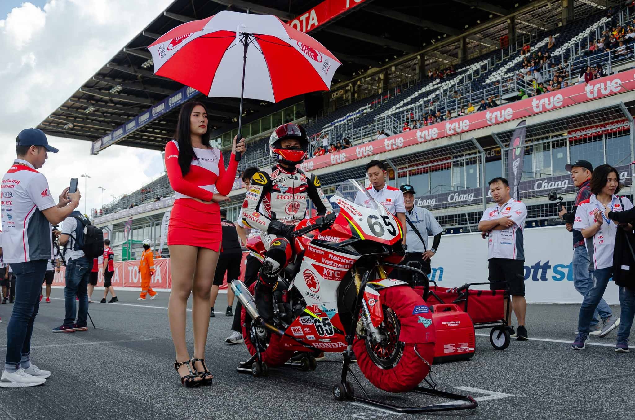 dua xe the thao anh 2