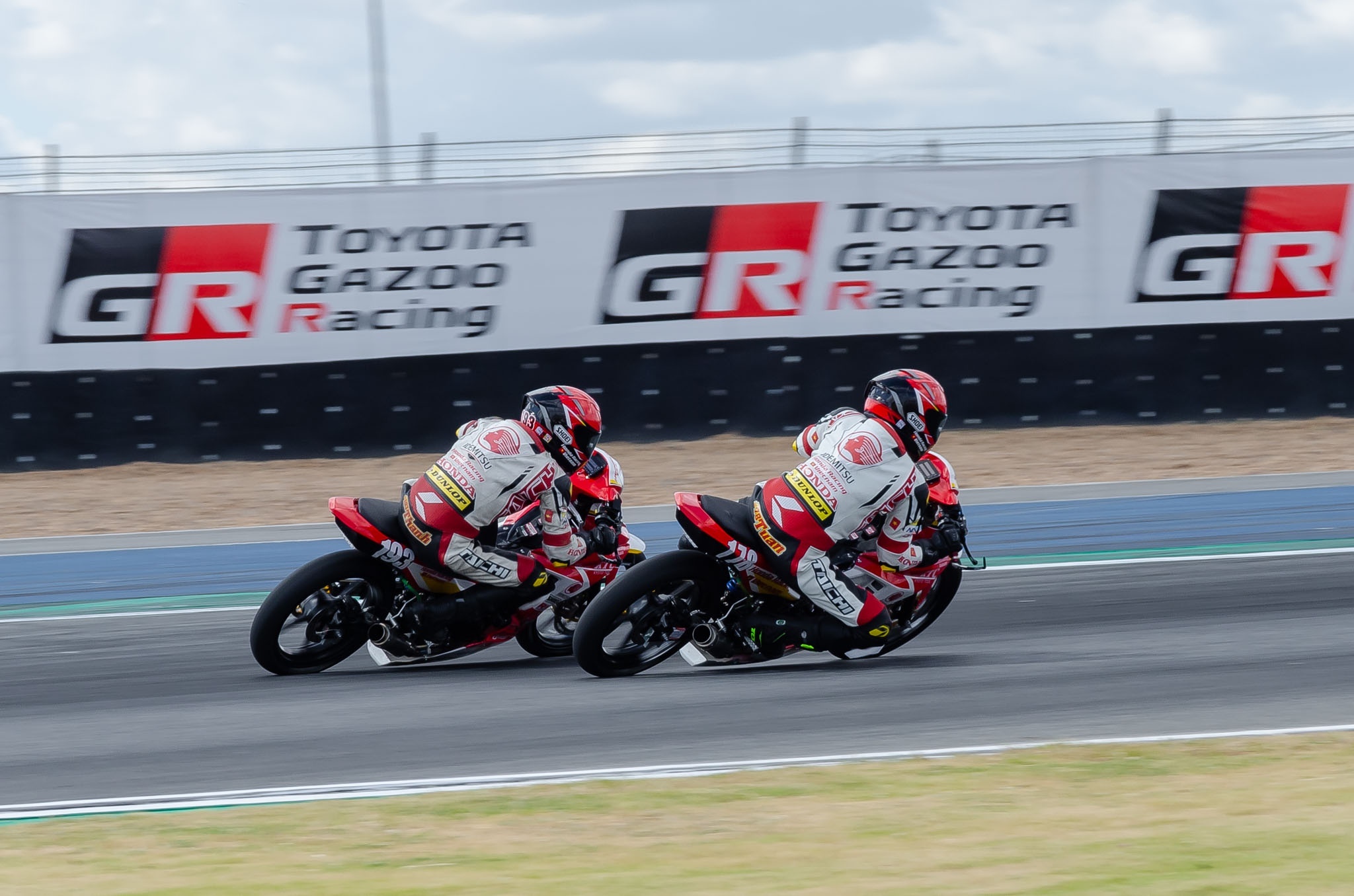 dua xe the thao anh 9