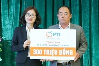 PTI trao tang 1.500 suat bao hiem cho nguoi dan Ha Tinh hinh anh