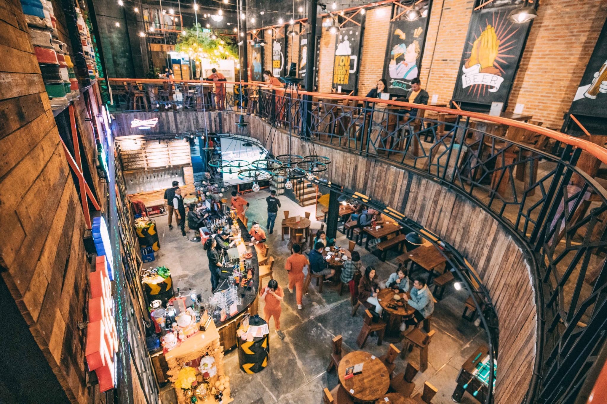 Hoa than thanh cao boi trong khong gian mien vien tay hinh anh